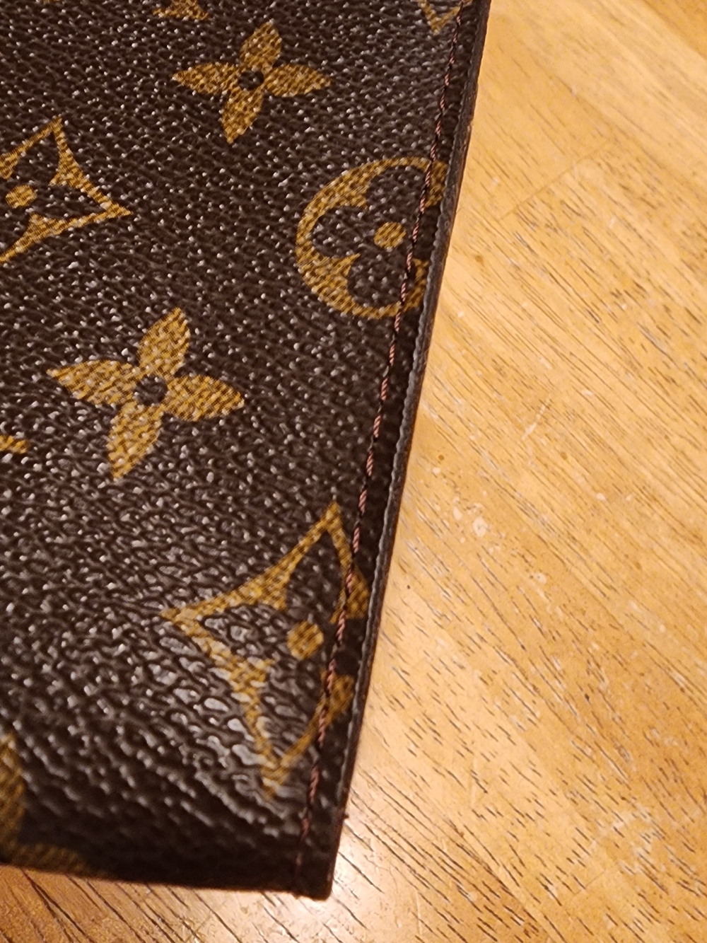 Louis Vuitton Monogram Toiletry Pouch 15 made of canvas. - Picture 16 of 16